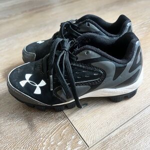 Toddler boys baseball cleats.